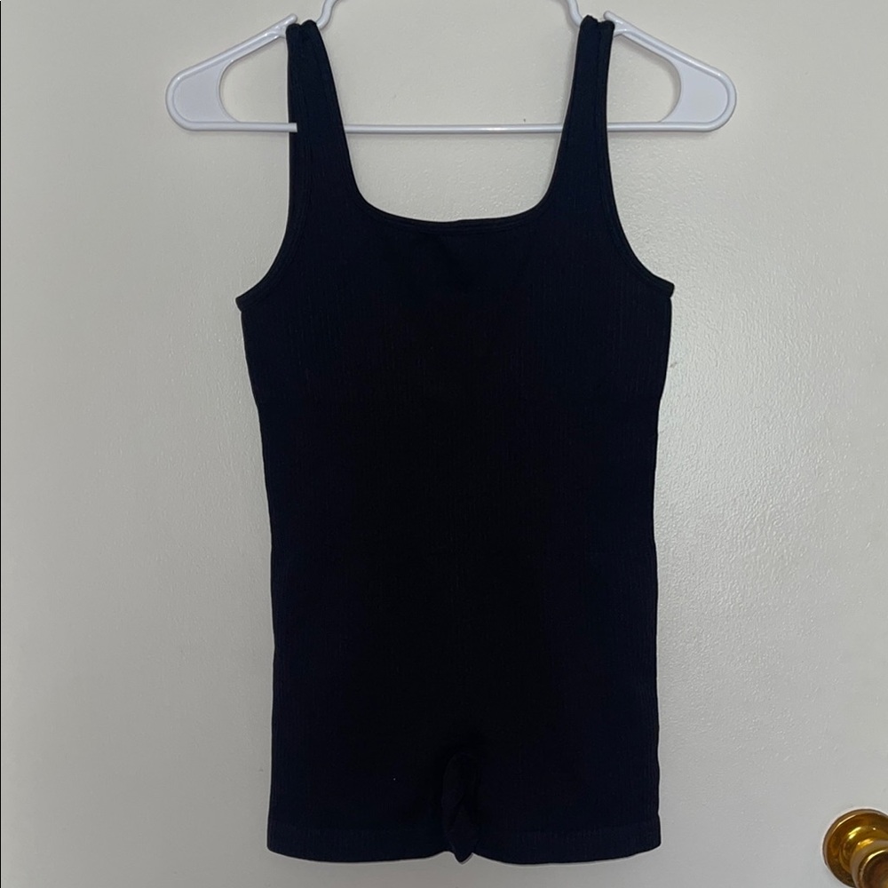 Chic Black Sleeveless Romper with Square Neckline (M)